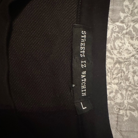 "Streetz iz Watchin" No Face No Case Graphic Tee (men's) - Picture 4 of 4